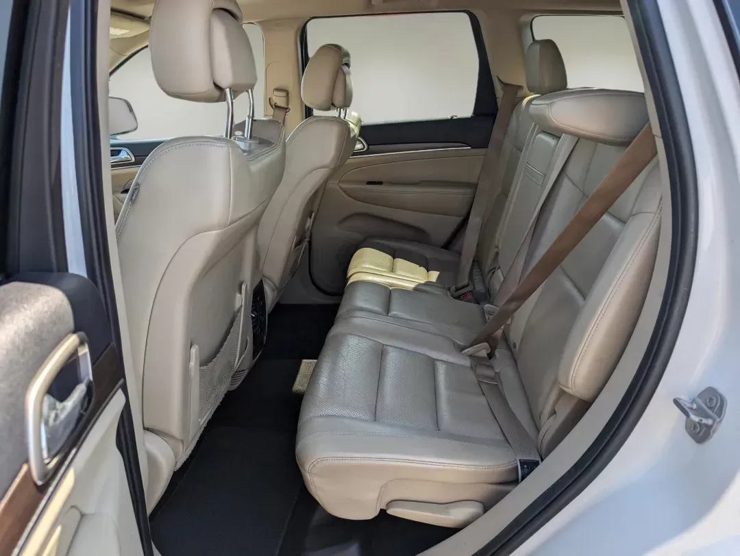 2015 /Lt Frost Beige/Black Jeep Grand Cherokee Limited (1C4RJEBG9FC) with an Other engine, located at 5115 14th Ave., Columbus, GA, 31904, (706) 323-0345, 32.511494, -84.971046 - **Adventure Awaits with this 2015 Jeep Grand Cherokee Limited!** <br /> <br /> Are you ready to elevate your driving experience? This stunning 2015 Jeep Grand Cherokee Limited is perfect for families, weekend adventurers, or anyone seeking a reliable vehicle for daily commutes. Whether you're naviga - Photo#12