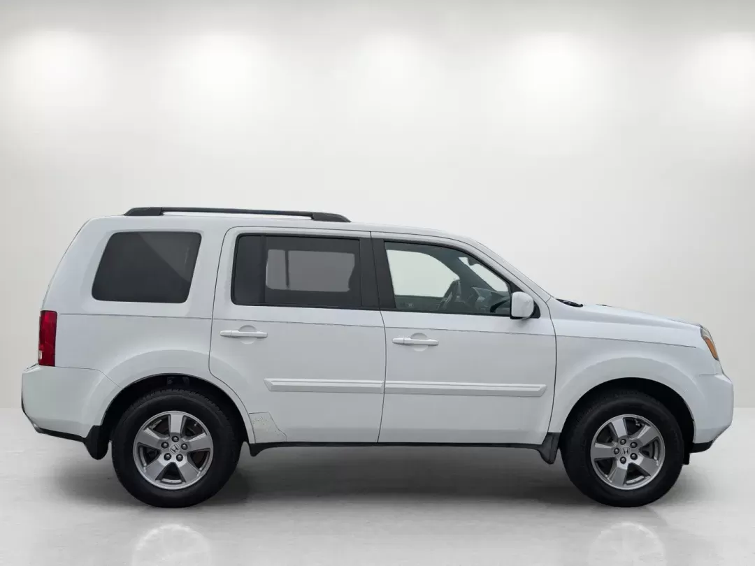 2009 Honda Pilot EX-L (5FNYF385X9B) with an Gas V6 3.5L/212 engine, 5-Speed Automatic w/OD transmission, located at 3959 U.S. 80 W, Phenix City, AL, 36870, (334) 297-4885, 32.469296, -85.135185 - 2009 Honda Pilot EX-L - Photo#3