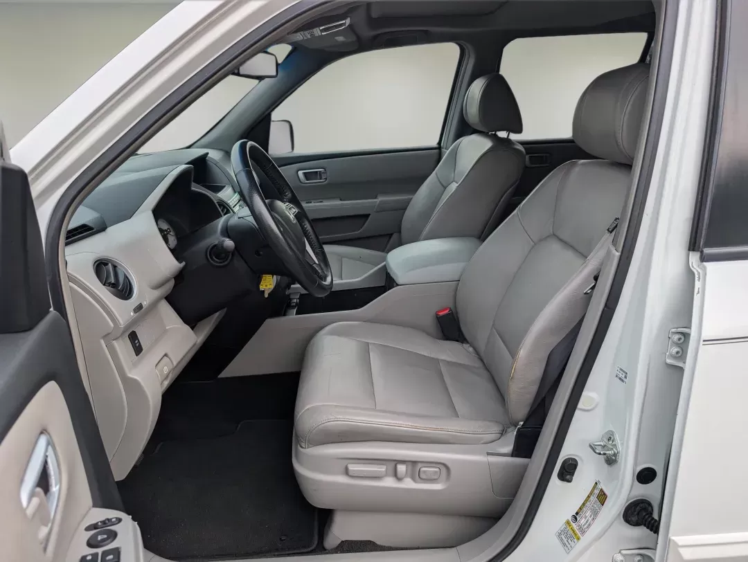 2009 Honda Pilot EX-L (5FNYF385X9B) with an Gas V6 3.5L/212 engine, 5-Speed Automatic w/OD transmission, located at 3959 U.S. 80 W, Phenix City, AL, 36870, (334) 297-4885, 32.469296, -85.135185 - 2009 Honda Pilot EX-L - Photo#9