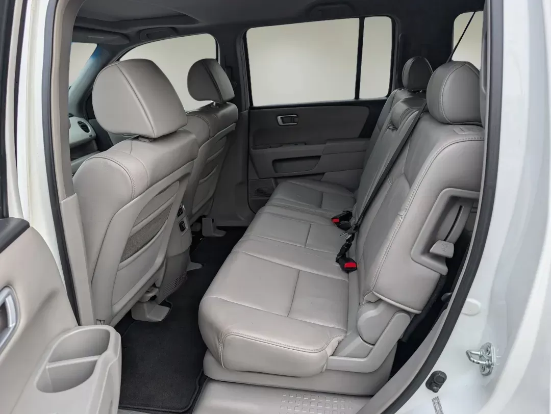 2009 Honda Pilot EX-L (5FNYF385X9B) with an Gas V6 3.5L/212 engine, 5-Speed Automatic w/OD transmission, located at 3959 U.S. 80 W, Phenix City, AL, 36870, (334) 297-4885, 32.469296, -85.135185 - 2009 Honda Pilot EX-L - Photo#10