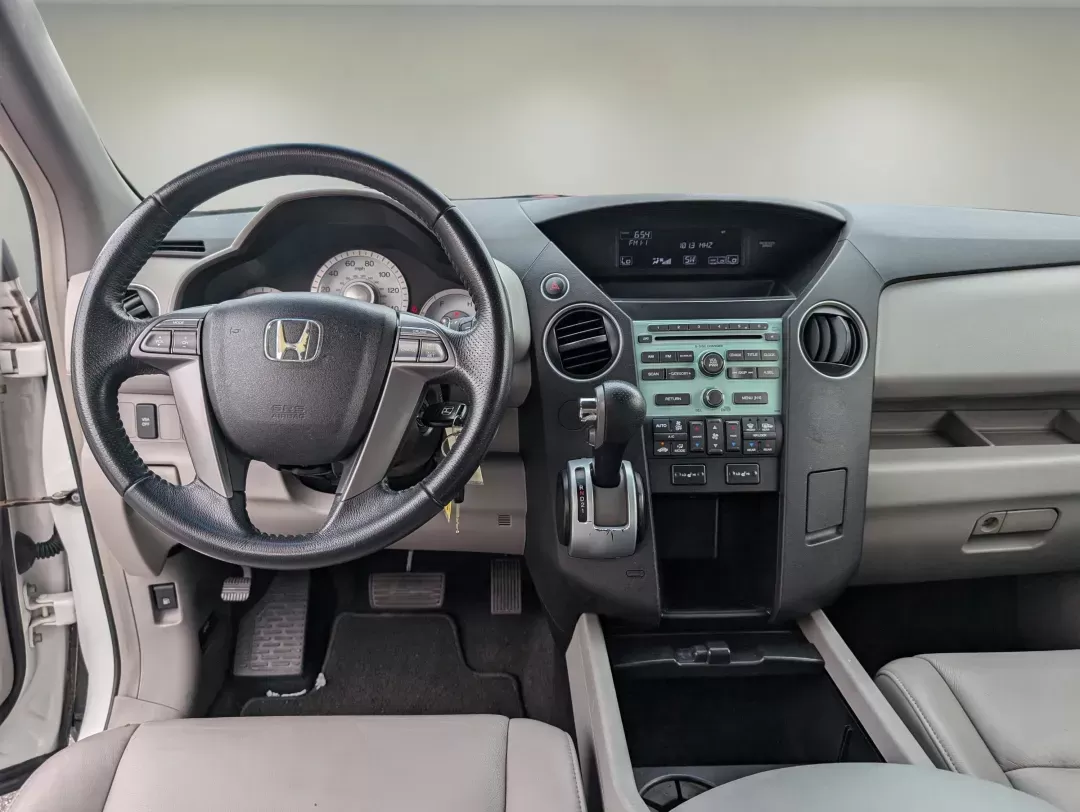 2009 Honda Pilot EX-L (5FNYF385X9B) with an Gas V6 3.5L/212 engine, 5-Speed Automatic w/OD transmission, located at 3959 U.S. 80 W, Phenix City, AL, 36870, (334) 297-4885, 32.469296, -85.135185 - 2009 Honda Pilot EX-L - Photo#12