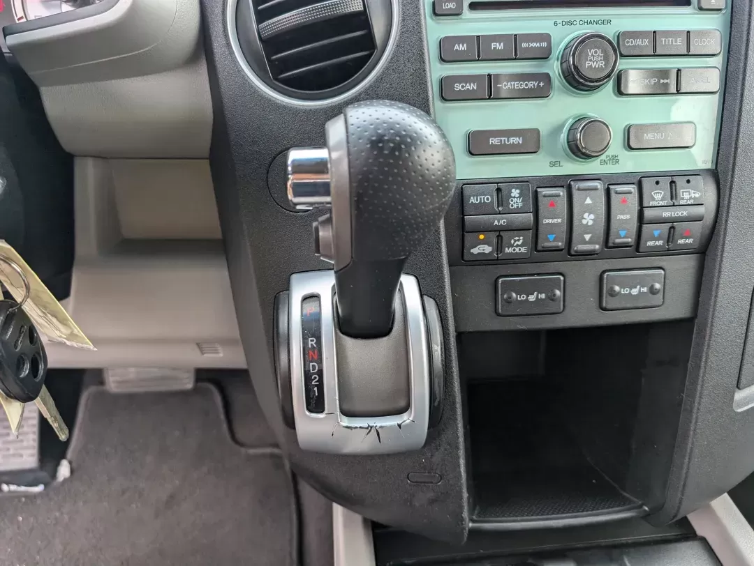 2009 Honda Pilot EX-L (5FNYF385X9B) with an Gas V6 3.5L/212 engine, 5-Speed Automatic w/OD transmission, located at 3959 U.S. 80 W, Phenix City, AL, 36870, (334) 297-4885, 32.469296, -85.135185 - 2009 Honda Pilot EX-L - Photo#14