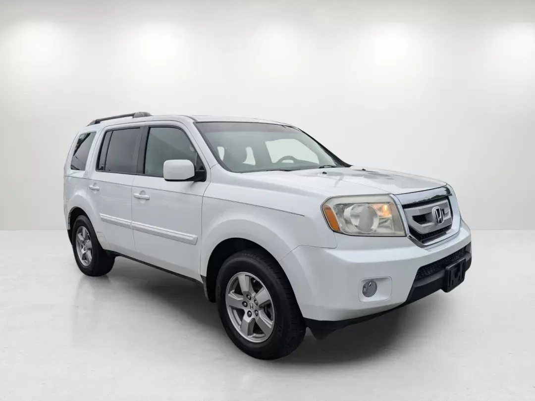 2009 Honda Pilot EX-L (5FNYF385X9B) with an Gas V6 3.5L/212 engine, 5-Speed Automatic w/OD transmission, located at 5115 14th Ave., Columbus, GA, 31904, (706) 323-0345, 32.511494, -84.971046 - 2009 Honda Pilot EX-L - Photo#2