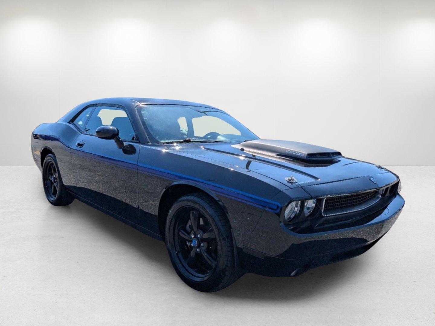 2010 /Dark Slate Gray Dodge Challenger R/T (2B3CJ5DT1AH) with an Gas V8 5.7L/345 engine, 5-Speed Automatic transmission, located at 521 Old Farm Lane Rd, Prattville, AL, 36066, (334) 325-1505, 32.482460, -86.416367 - 2010 Dodge Challenger R/T - Photo#2