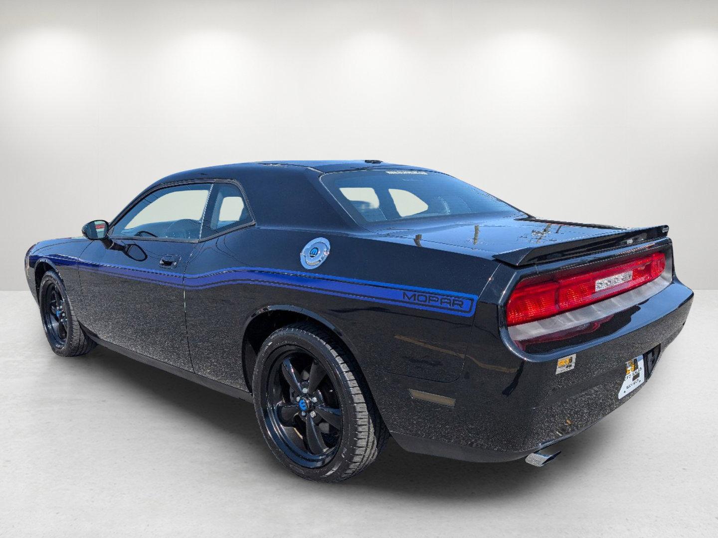 2010 /Dark Slate Gray Dodge Challenger R/T (2B3CJ5DT1AH) with an Gas V8 5.7L/345 engine, 5-Speed Automatic transmission, located at 521 Old Farm Lane Rd, Prattville, AL, 36066, (334) 325-1505, 32.482460, -86.416367 - 2010 Dodge Challenger R/T - Photo#6