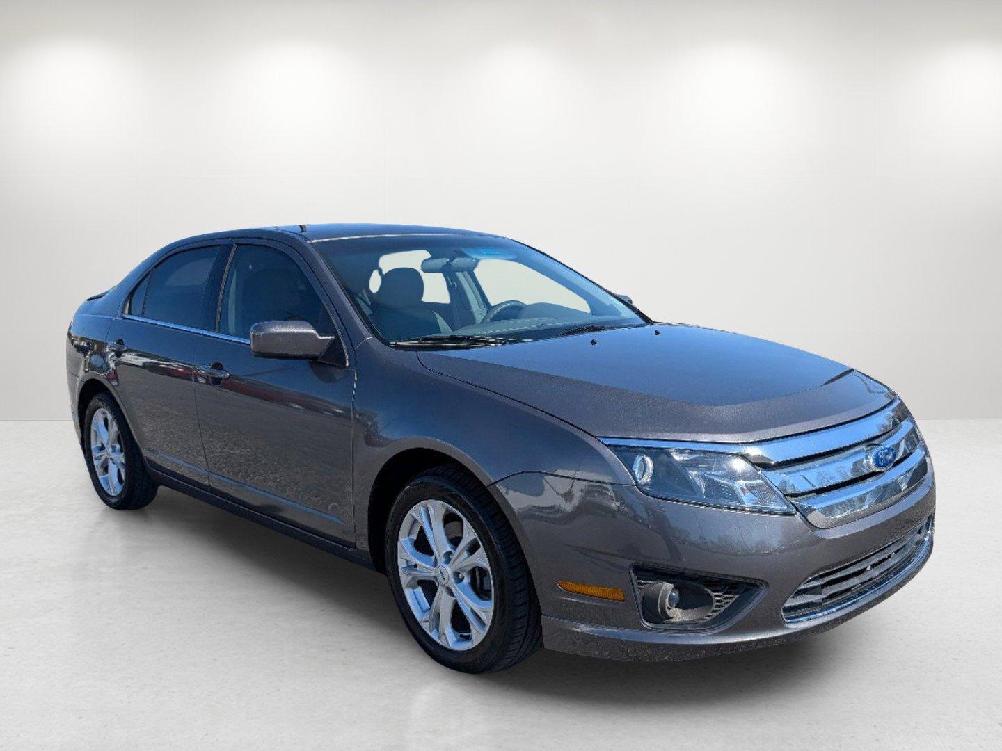 2012 Ford Fusion SE (3FAHP0HA7CR) with an Gas I4 2.5L/152 engine, 6-Speed Automatic transmission, located at 521 Old Farm Lane Rd, Prattville, AL, 36066, (334) 325-1505, 32.482460, -86.416367 - 2012 Ford Fusion SE - Photo#2