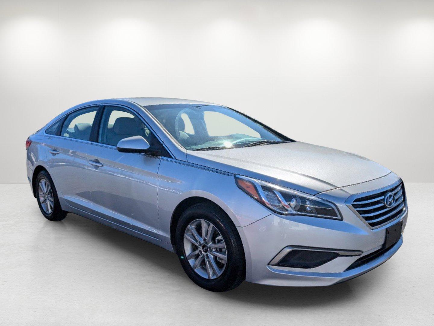 2016 /Gray Hyundai Sonata 2.4L SE (5NPE24AFXGH) with an Regular Unleaded I-4 2.4 L/144 engine, 6-Speed Automatic w/OD transmission, located at 804 22nd Ave, Phenix City, AL, 36870, (334) 297-1860, 32.484749, -85.024475 - 2016 Hyundai Sonata 2.4L SE - Photo#2