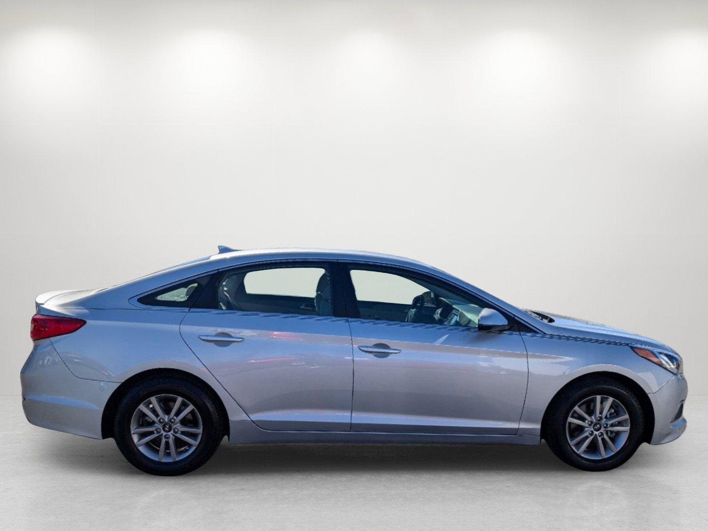 2016 /Gray Hyundai Sonata 2.4L SE (5NPE24AFXGH) with an Regular Unleaded I-4 2.4 L/144 engine, 6-Speed Automatic w/OD transmission, located at 804 22nd Ave, Phenix City, AL, 36870, (334) 297-1860, 32.484749, -85.024475 - 2016 Hyundai Sonata 2.4L SE - Photo#3