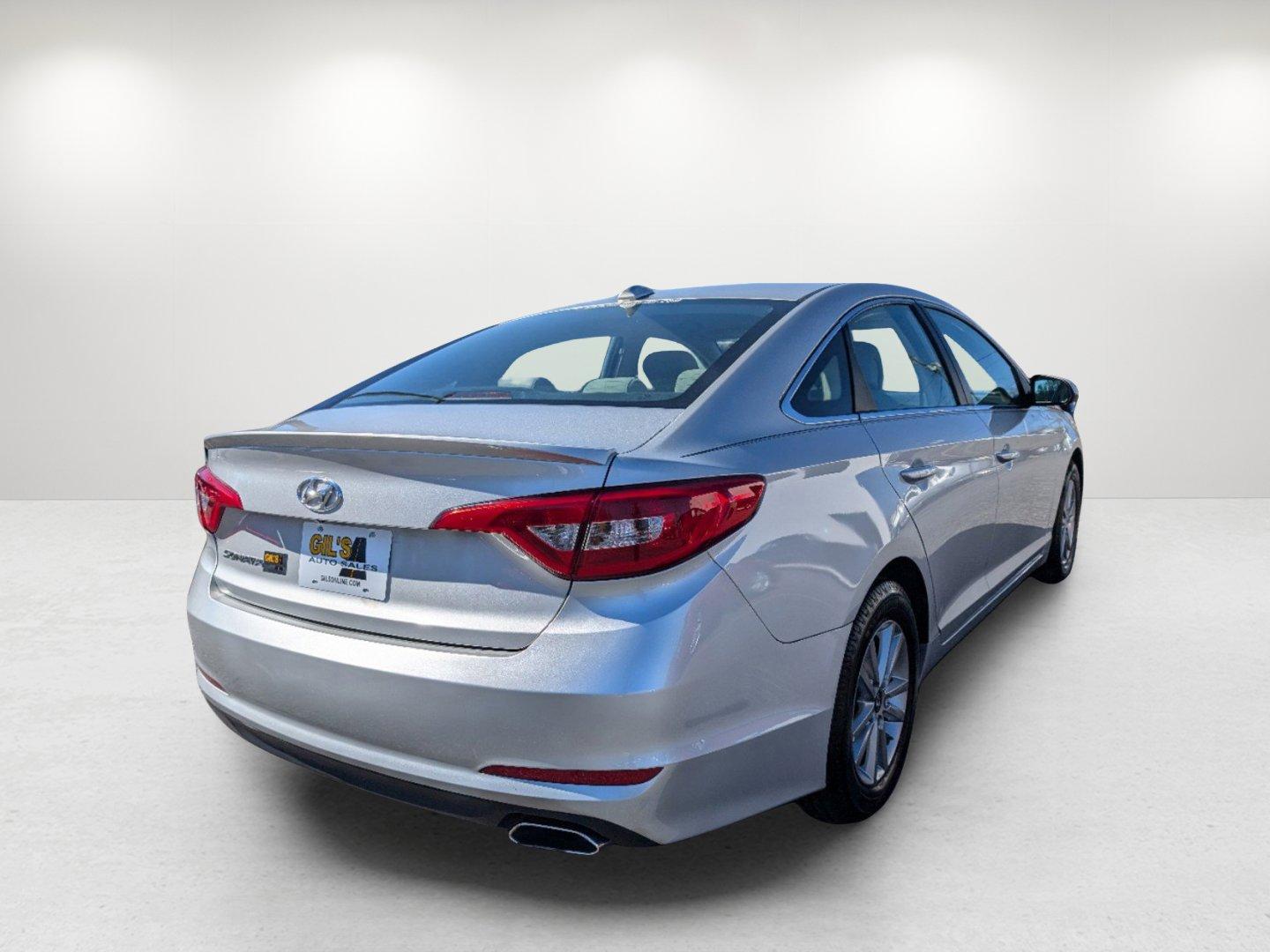 2016 /Gray Hyundai Sonata 2.4L SE (5NPE24AFXGH) with an Regular Unleaded I-4 2.4 L/144 engine, 6-Speed Automatic w/OD transmission, located at 804 22nd Ave, Phenix City, AL, 36870, (334) 297-1860, 32.484749, -85.024475 - 2016 Hyundai Sonata 2.4L SE - Photo#4