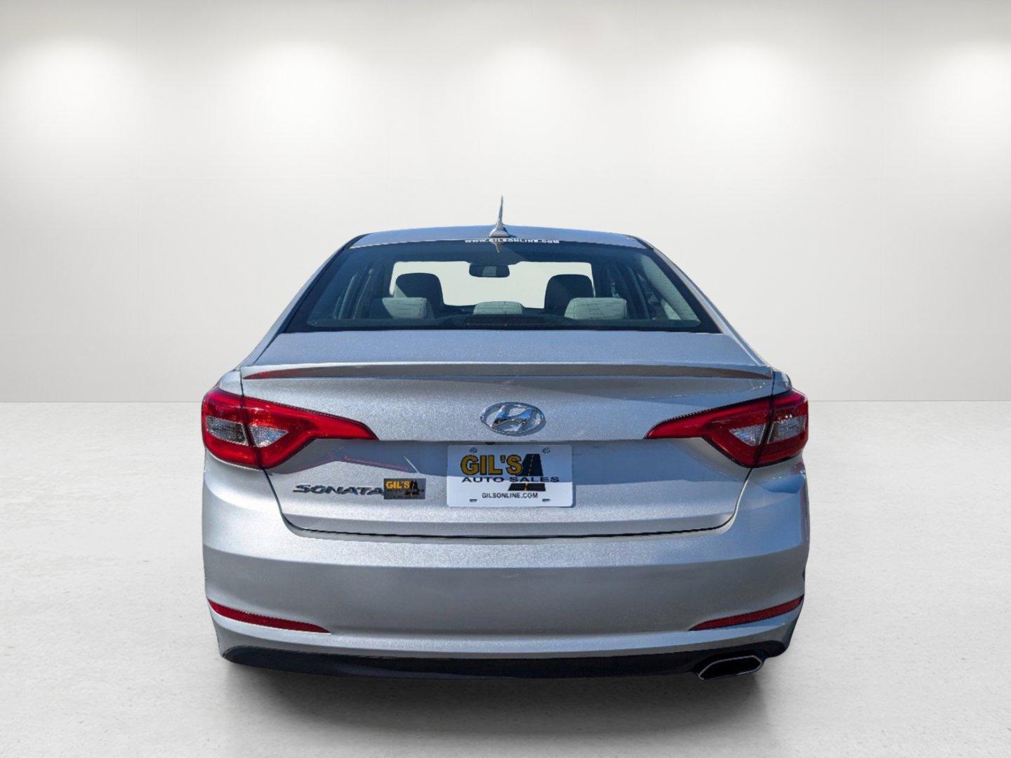 2016 /Gray Hyundai Sonata 2.4L SE (5NPE24AFXGH) with an Regular Unleaded I-4 2.4 L/144 engine, 6-Speed Automatic w/OD transmission, located at 804 22nd Ave, Phenix City, AL, 36870, (334) 297-1860, 32.484749, -85.024475 - 2016 Hyundai Sonata 2.4L SE - Photo#5