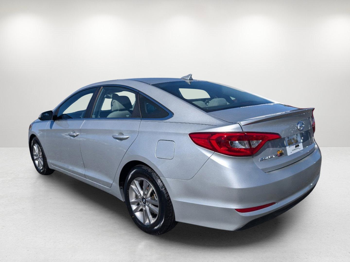 2016 /Gray Hyundai Sonata 2.4L SE (5NPE24AFXGH) with an Regular Unleaded I-4 2.4 L/144 engine, 6-Speed Automatic w/OD transmission, located at 804 22nd Ave, Phenix City, AL, 36870, (334) 297-1860, 32.484749, -85.024475 - 2016 Hyundai Sonata 2.4L SE - Photo#6