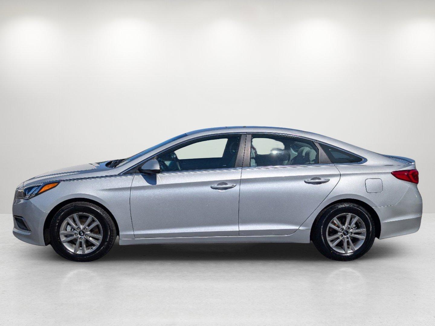 2016 /Gray Hyundai Sonata 2.4L SE (5NPE24AFXGH) with an Regular Unleaded I-4 2.4 L/144 engine, 6-Speed Automatic w/OD transmission, located at 804 22nd Ave, Phenix City, AL, 36870, (334) 297-1860, 32.484749, -85.024475 - 2016 Hyundai Sonata 2.4L SE - Photo#7