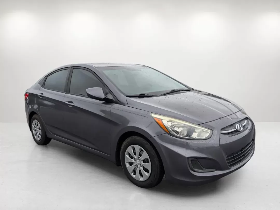 2016 /Gray Hyundai Accent SE (KMHCT4AE2GU) with an Regular Unleaded I-4 1.6 L/97 engine, 6-Speed Automatic w/OD transmission, located at 1430 Gateway Drive, Opelika, AL, 36801, (334) 239-0944, 32.637871, -85.409790 - 2016 Hyundai Accent SE - Photo#2