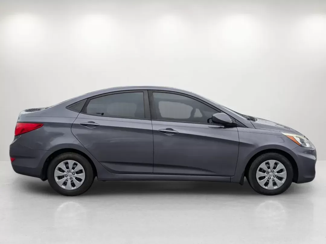 2016 /Gray Hyundai Accent SE (KMHCT4AE2GU) with an Regular Unleaded I-4 1.6 L/97 engine, 6-Speed Automatic w/OD transmission, located at 1430 Gateway Drive, Opelika, AL, 36801, (334) 239-0944, 32.637871, -85.409790 - 2016 Hyundai Accent SE - Photo#3