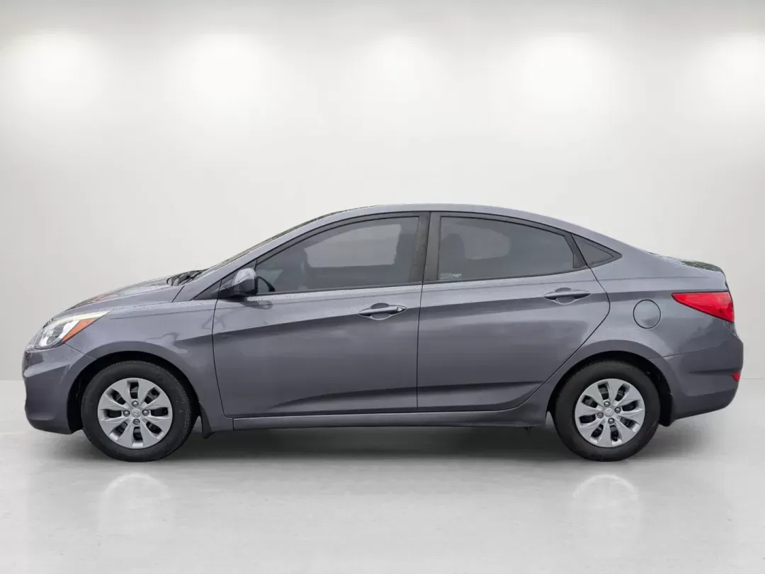 2016 /Gray Hyundai Accent SE (KMHCT4AE2GU) with an Regular Unleaded I-4 1.6 L/97 engine, 6-Speed Automatic w/OD transmission, located at 1430 Gateway Drive, Opelika, AL, 36801, (334) 239-0944, 32.637871, -85.409790 - 2016 Hyundai Accent SE - Photo#7