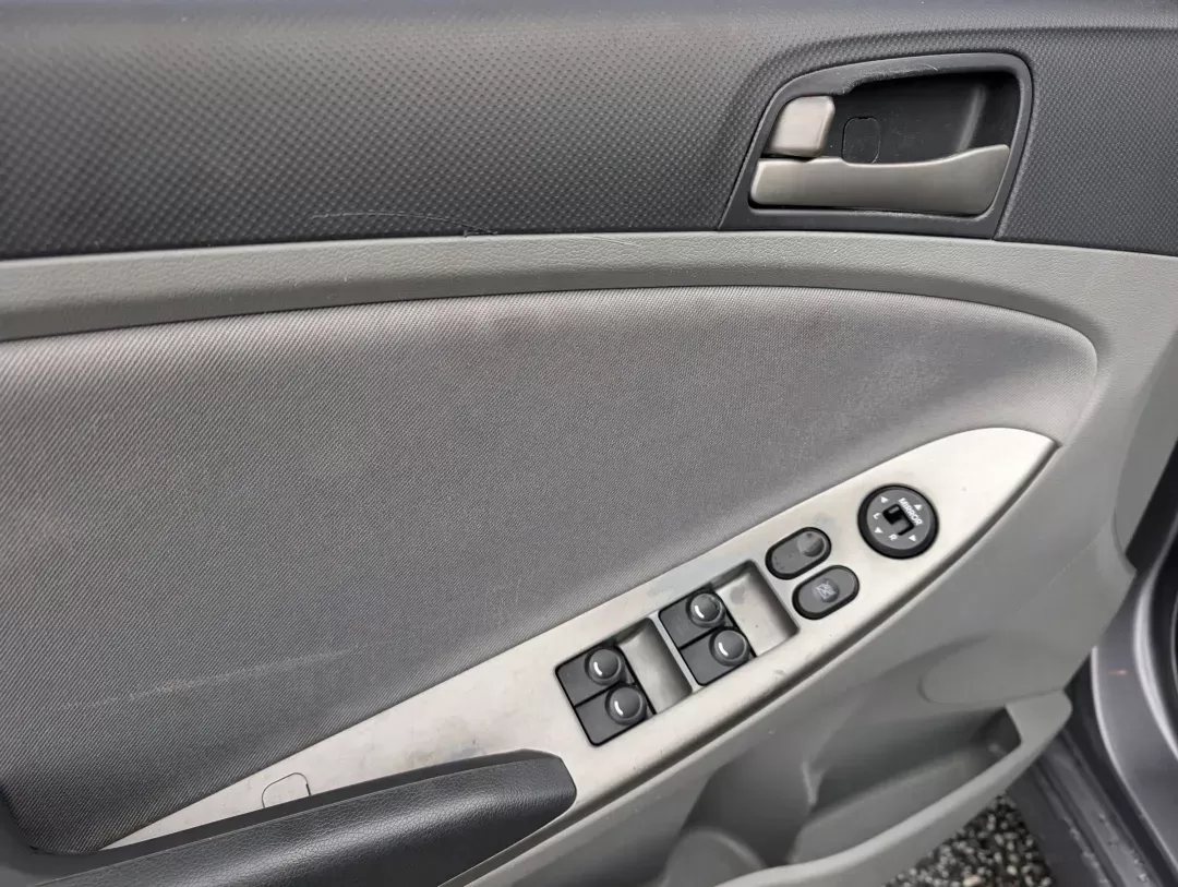 2016 /Gray Hyundai Accent SE (KMHCT4AE2GU) with an Regular Unleaded I-4 1.6 L/97 engine, 6-Speed Automatic w/OD transmission, located at 1430 Gateway Drive, Opelika, AL, 36801, (334) 239-0944, 32.637871, -85.409790 - 2016 Hyundai Accent SE - Photo#8