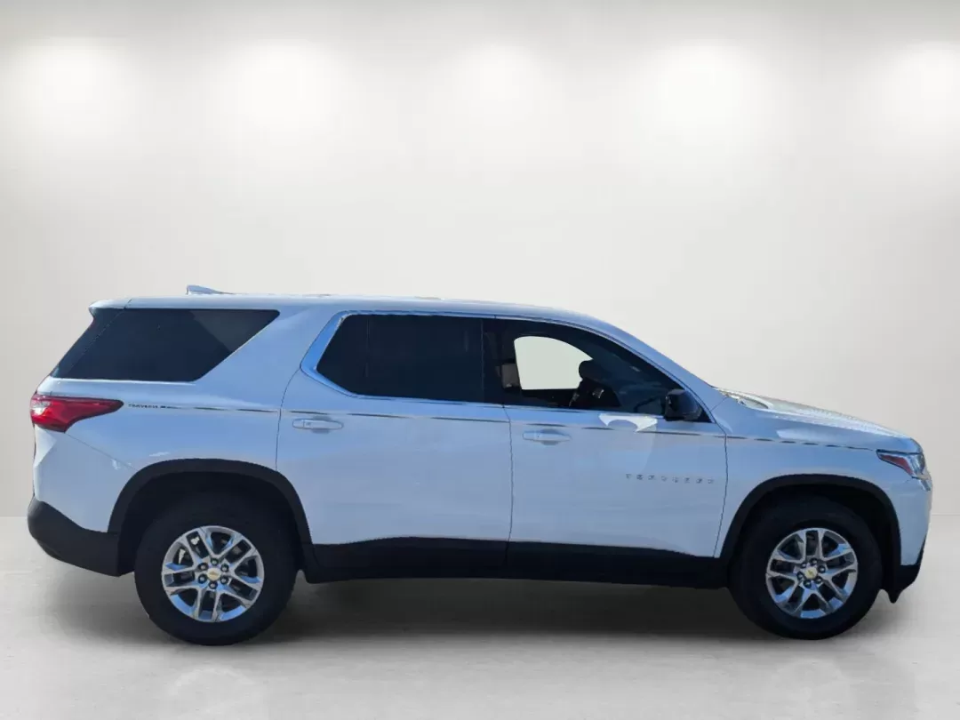 2020 /Jet Black Chevrolet Traverse LS (1GNERFKWXLJ) with an Gas V6 3.6L/217 engine, 9-Speed Automatic transmission, located at 5115 14th Ave., Columbus, GA, 31904, (706) 323-0345, 32.511494, -84.971046 - 2020 Chevrolet Traverse LS - Photo#4