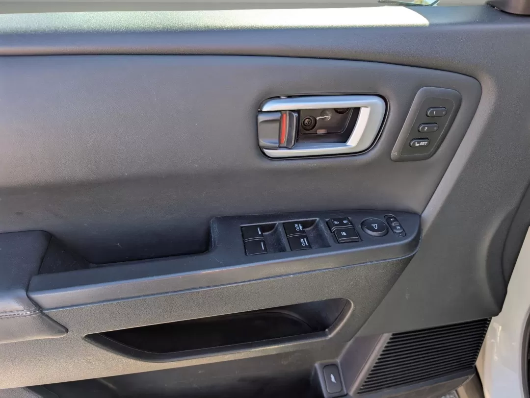 2013 Honda Pilot Touring (5FNYF3H95DB) with an Other engine, located at 3959 U.S. 80 W, Phenix City, AL, 36870, (334) 297-4885, 32.469296, -85.135185 - **Discover the 2013 Honda Pilot Touring Your Ultimate Family Adventurer at Gils Auto in Phenix City!**<br /> <br /> Are you ready to elevate your family adventures or elevate your daily commute? The 2013 Honda Pilot Touring is the perfect SUV for those who value space, comfort, and reliability. Wit - Photo#9