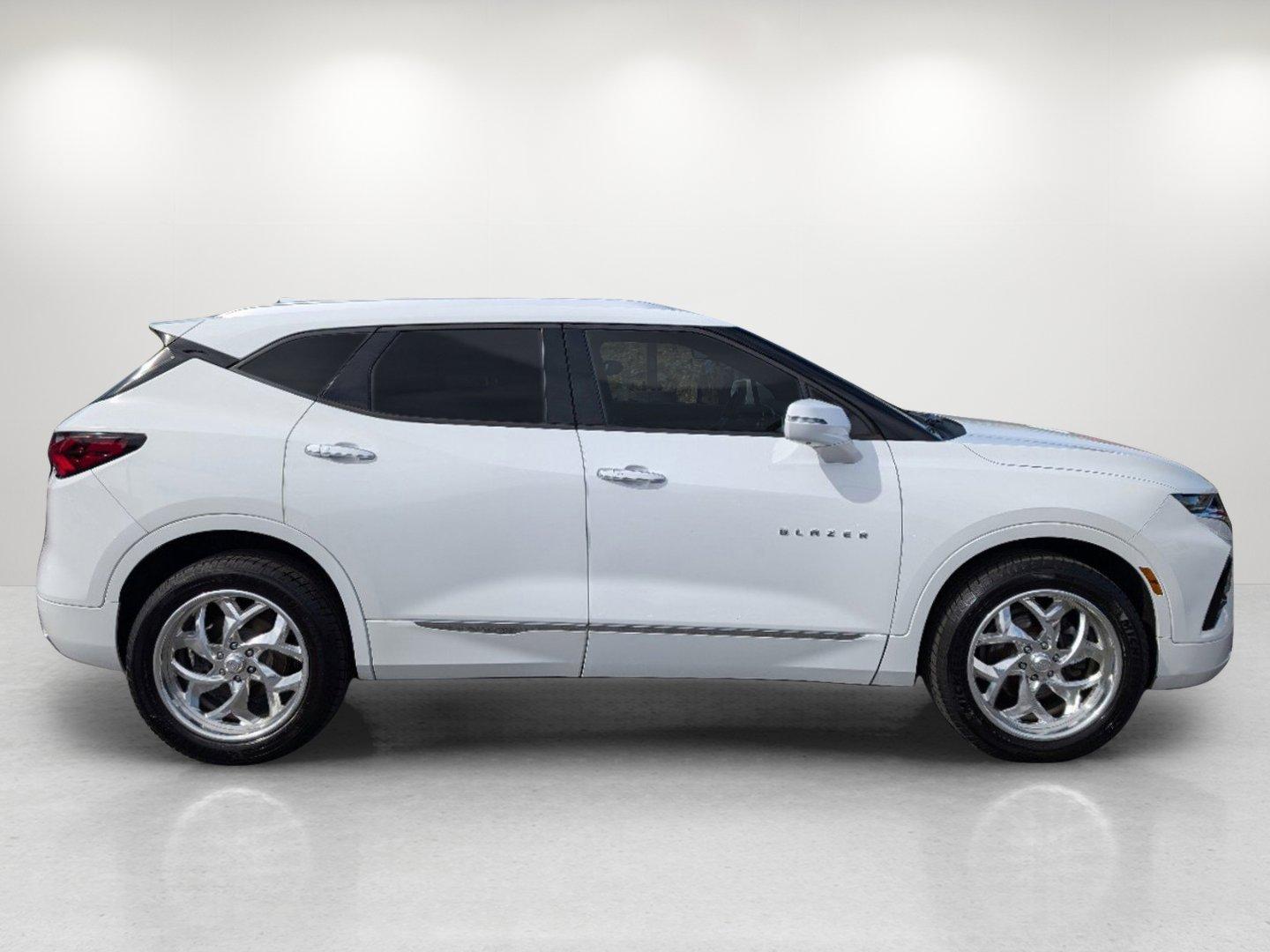 2019 /Jet Black/Maple Sugar Chevrolet Blazer Premier (3GNKBFRS2KS) with an Gas V6 3.6L/ engine, 9-Speed Automatic transmission, located at 1430 Gateway Drive, Opelika, AL, 36801, (334) 239-0944, 32.637871, -85.409790 - 2019 Chevrolet Blazer Premier - Photo#3