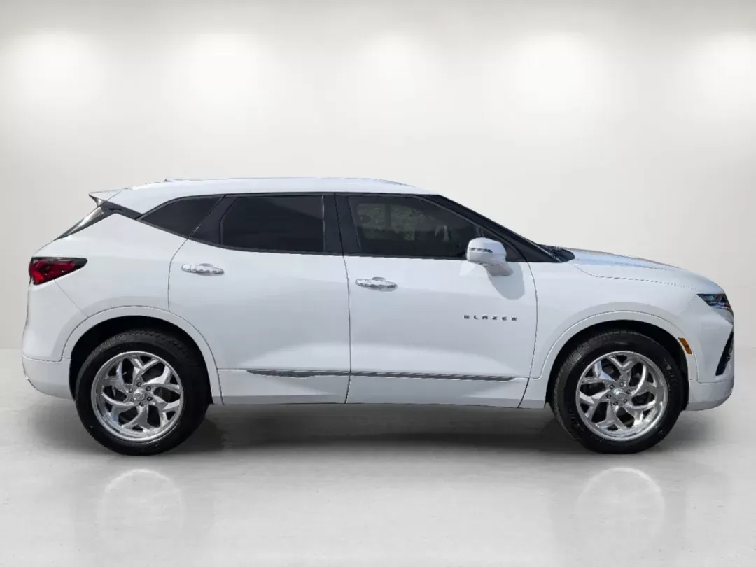 2019 /Jet Black/Maple Sugar Chevrolet Blazer Premier (3GNKBFRS2KS) with an Gas V6 3.6L/ engine, 9-Speed Automatic transmission, located at 1430 Gateway Drive, Opelika, AL, 36801, (334) 239-0944, 32.637871, -85.409790 - 2019 Chevrolet Blazer Premier - Photo#3