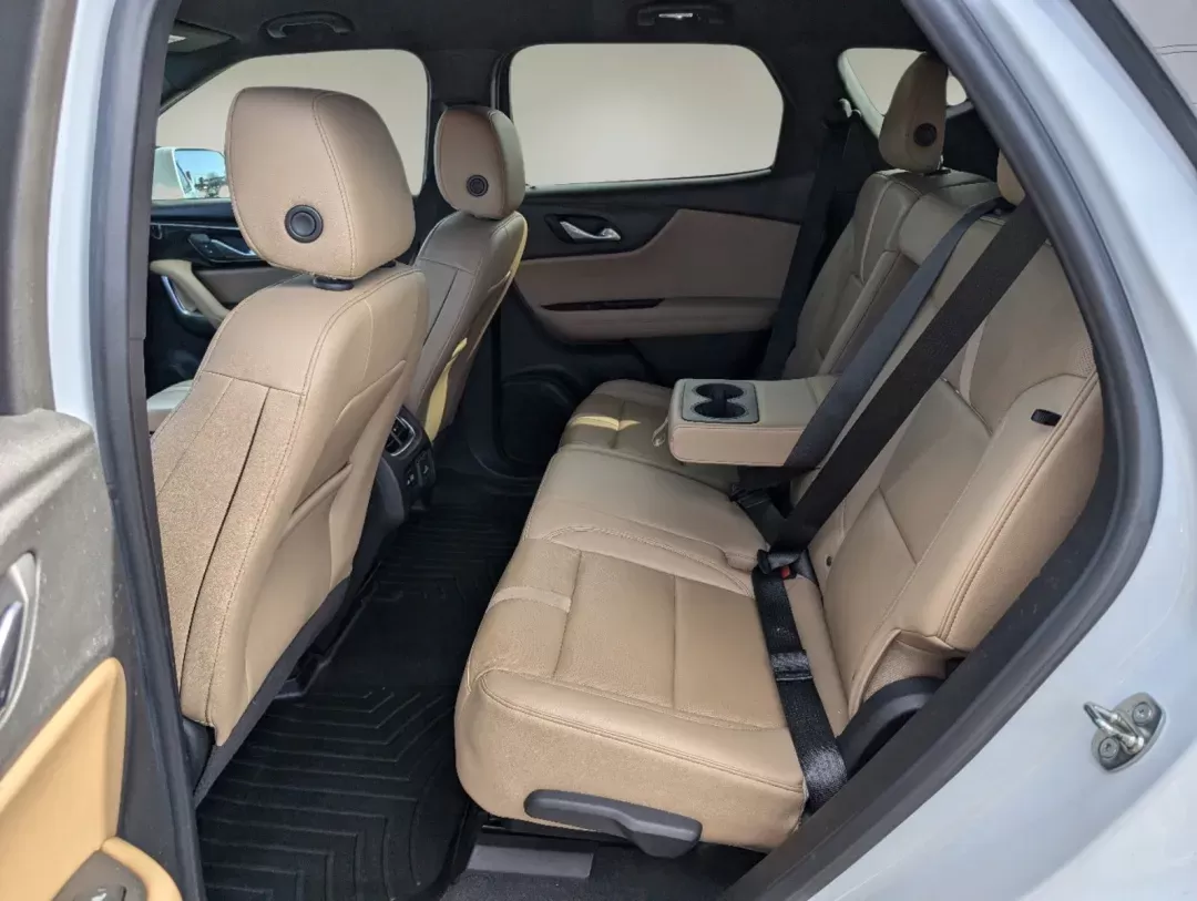 2019 /Jet Black/Maple Sugar Chevrolet Blazer Premier (3GNKBFRS2KS) with an Gas V6 3.6L/ engine, 9-Speed Automatic transmission, located at 1430 Gateway Drive, Opelika, AL, 36801, (334) 239-0944, 32.637871, -85.409790 - 2019 Chevrolet Blazer Premier - Photo#10