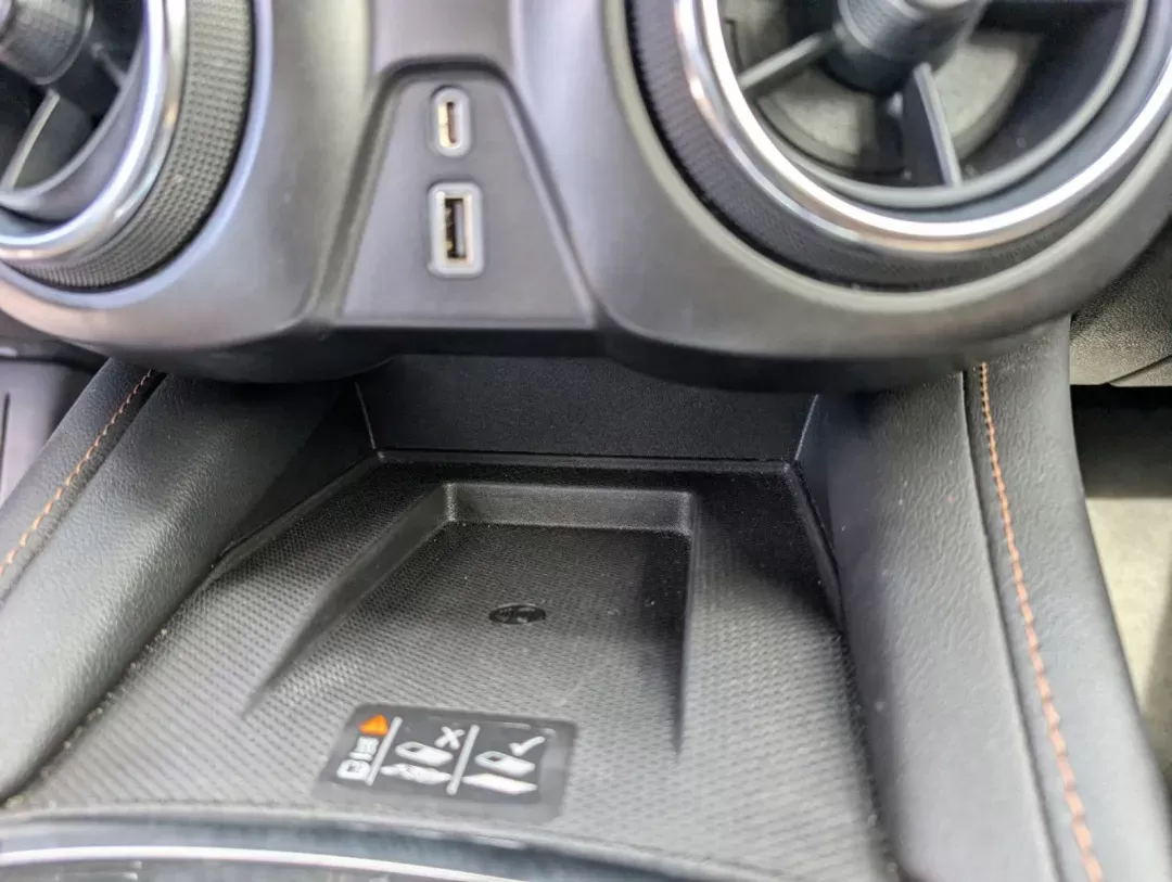 2019 /Jet Black/Maple Sugar Chevrolet Blazer Premier (3GNKBFRS2KS) with an Gas V6 3.6L/ engine, 9-Speed Automatic transmission, located at 1430 Gateway Drive, Opelika, AL, 36801, (334) 239-0944, 32.637871, -85.409790 - 2019 Chevrolet Blazer Premier - Photo#13