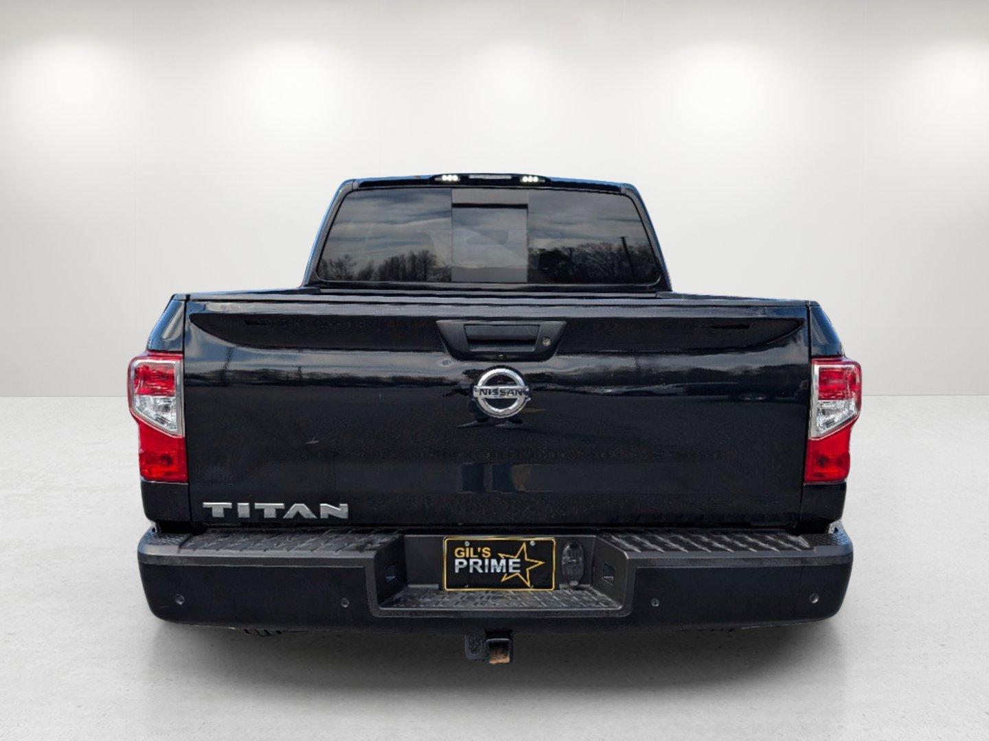 2021 /Black Nissan Titan S (1N6AA1EE4MN) with an Premium Unleaded V-8 5.6 L/339 engine, 9-Speed Automatic w/OD transmission, located at 1430 Gateway Drive, Opelika, AL, 36801, (334) 239-0944, 32.637871, -85.409790 - 2021 Nissan Titan S - Photo#5