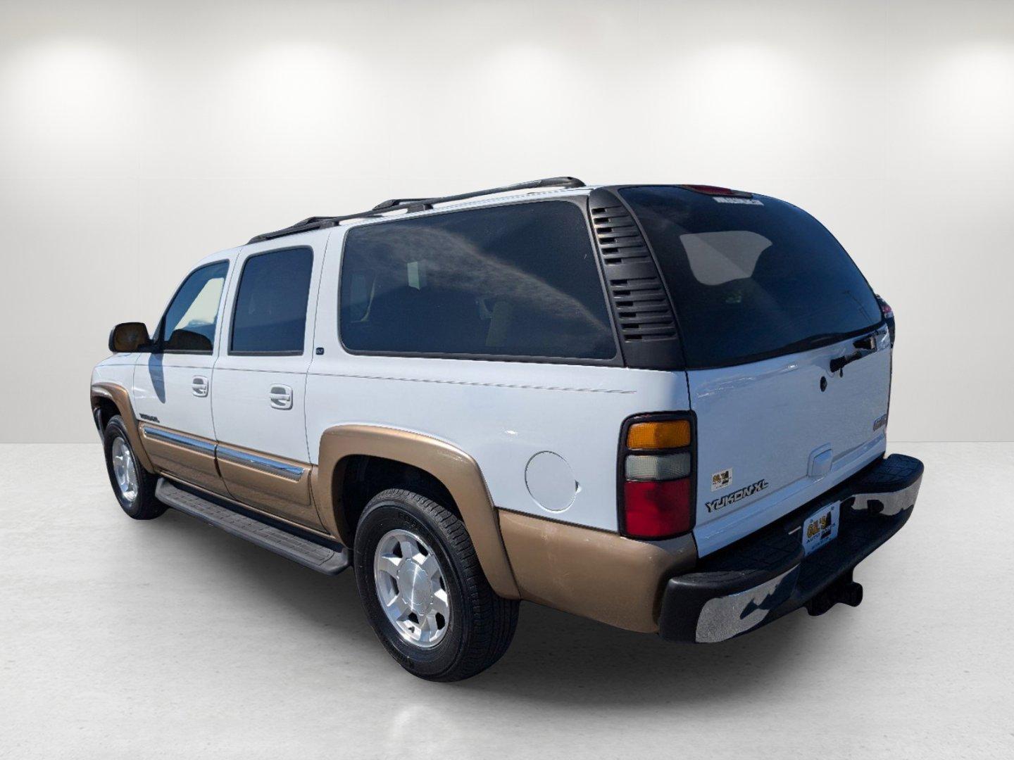 2005 /Neutral/Shale GMC Yukon XL SLT (1GKEC16Z35R) with an Gas V8 5.3L/325 engine, 4-Speed Automatic w/OD transmission, located at 3959 U.S. 80 W, Phenix City, AL, 36870, (334) 297-4885, 32.469296, -85.135185 - 2005 GMC Yukon XL SLT - Photo#7