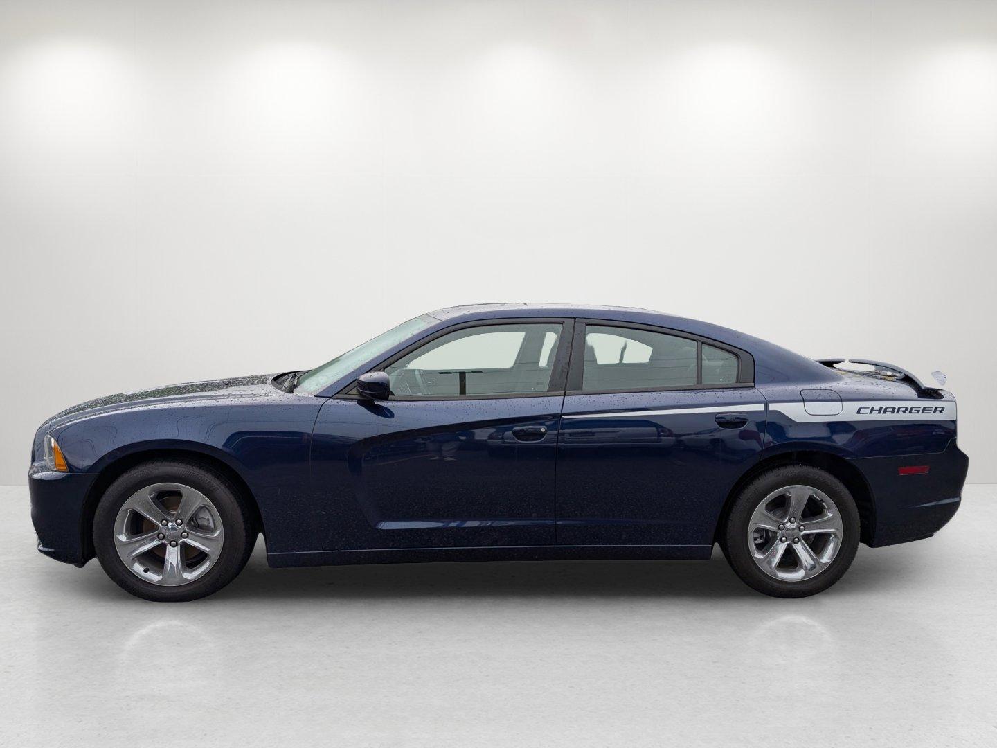 2014 /Black Dodge Charger SE (2C3CDXBGXEH) with an Regular Unleaded V-6 3.6 L/220 engine, 5-Speed Automatic w/OD transmission, located at 3959 U.S. 80 W, Phenix City, AL, 36870, (334) 297-4885, 32.469296, -85.135185 - 2014 Dodge Charger SE - Photo#11