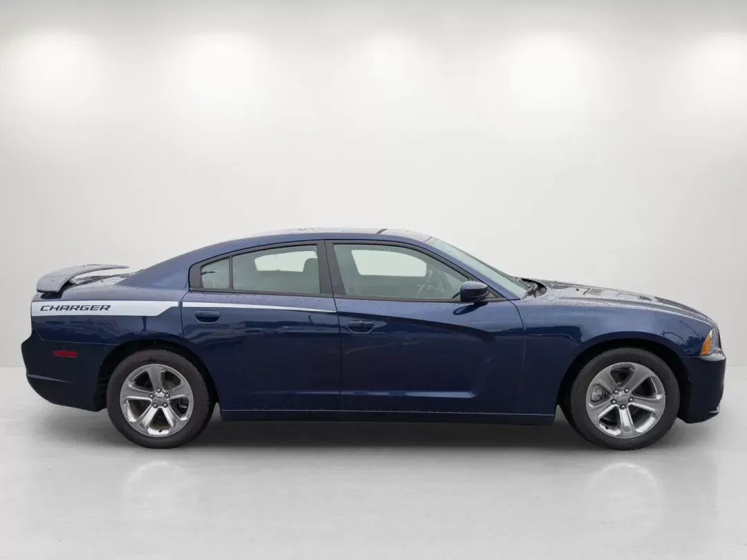 2014 /Black Dodge Charger SE (2C3CDXBGXEH) with an Regular Unleaded V-6 3.6 L/220 engine, 5-Speed Automatic w/OD transmission, located at 521 Old Farm Lane Rd, Prattville, AL, 36066, (334) 325-1505, 32.482460, -86.416367 - 2014 Dodge Charger SE - Photo#5