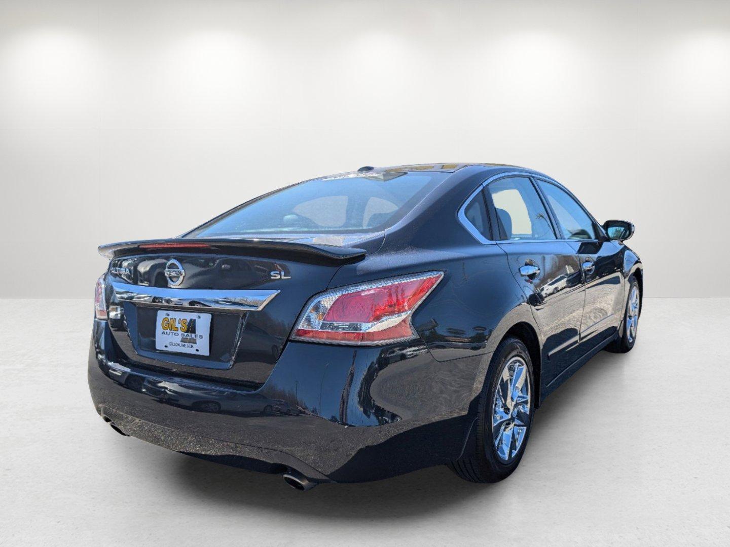 2015 /Charcoal Nissan Altima 2.5 SL (1N4AL3AP7FC) with an Regular Unleaded I-4 2.5 L/152 engine, 1-Speed CVT w/OD transmission, located at 521 Old Farm Lane Rd, Prattville, AL, 36066, (334) 325-1505, 32.482460, -86.416367 - 2015 Nissan Altima 2.5 SL - Photo#4