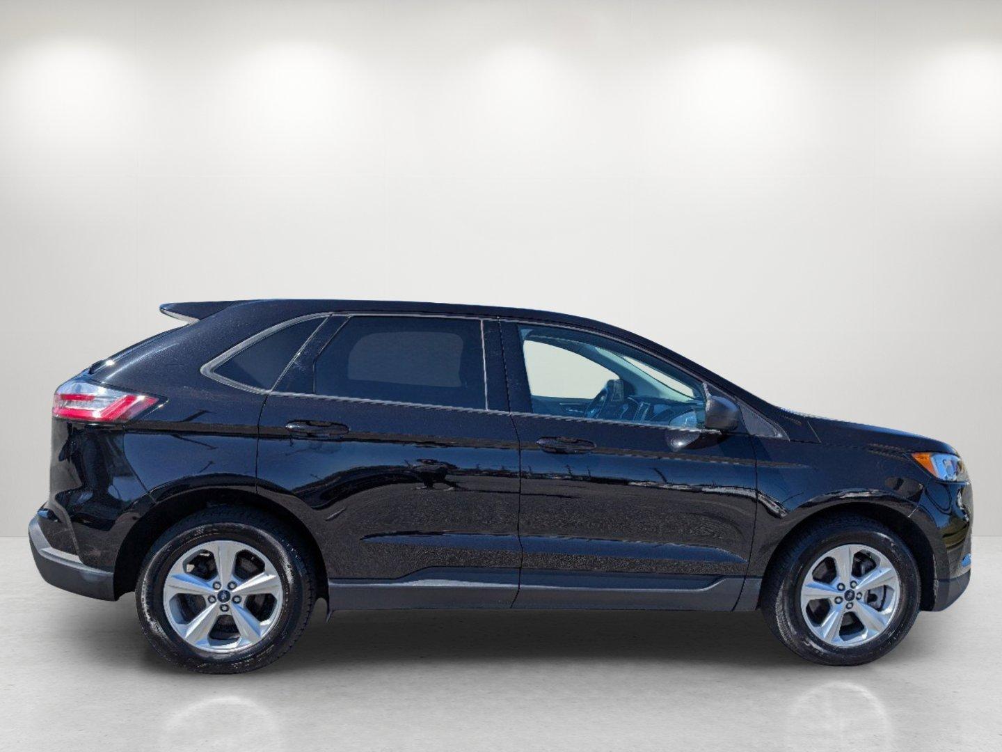 2021 Ford Edge SE (2FMPK3G93MB) with an Intercooled Turbo Premium Unleaded I-4 2.0 L/122 engine, 8-Speed Automatic w/OD transmission, located at 3959 U.S. 80 W, Phenix City, AL, 36870, (334) 297-4885, 32.469296, -85.135185 - 2021 Ford Edge SE - Photo#4