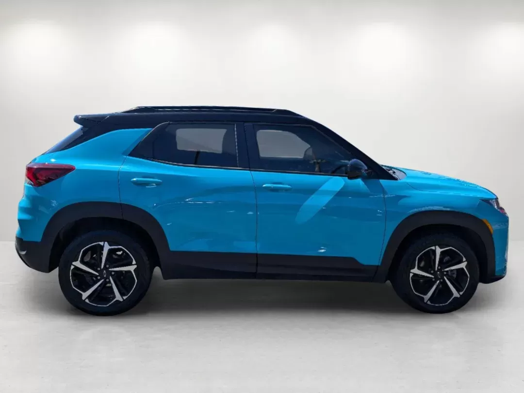 2021 /Jet Black with Red accents Chevrolet Trailblazer RS (KL79MUSL5MB) with an Gas I3 1.3L/ engine, 9-Speed Automatic transmission, located at 3959 U.S. 80 W, Phenix City, AL, 36870, (334) 297-4885, 32.469296, -85.135185 - 2021 Chevrolet Trailblazer RS - Photo#3