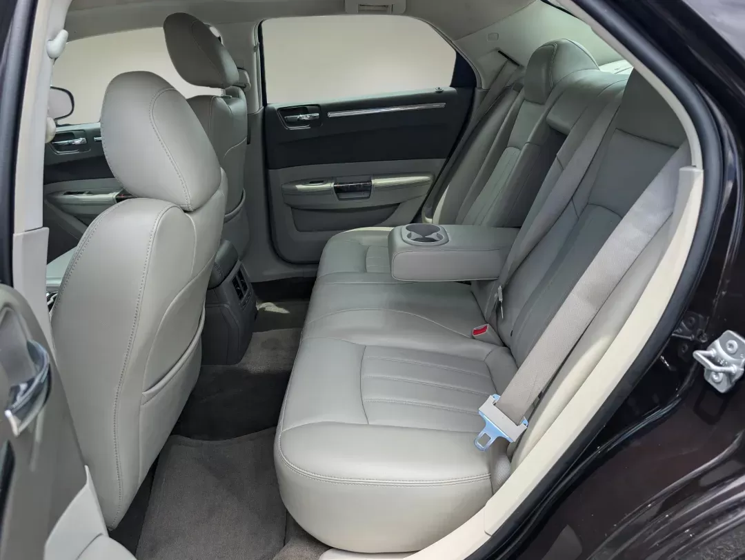 2010 /Dark Khaki/Light Gray Stone Chrysler 300 300C Hemi (2C3CA6CT1AH) with an Other engine, located at 5115 14th Ave., Columbus, GA, 31904, (706) 323-0345, 32.511494, -84.971046 - **Unleash Luxury and Performance with the 2010 Chrysler 300C Hemi at Gils Auto - Columbus!**<br /> <br /> Are you ready to elevate your driving experience? The 2010 Chrysler 300C Hemi is the perfect blend of luxury and power, making it a fantastic choice for those seeking a reliable sedan that dazzl - Photo#10