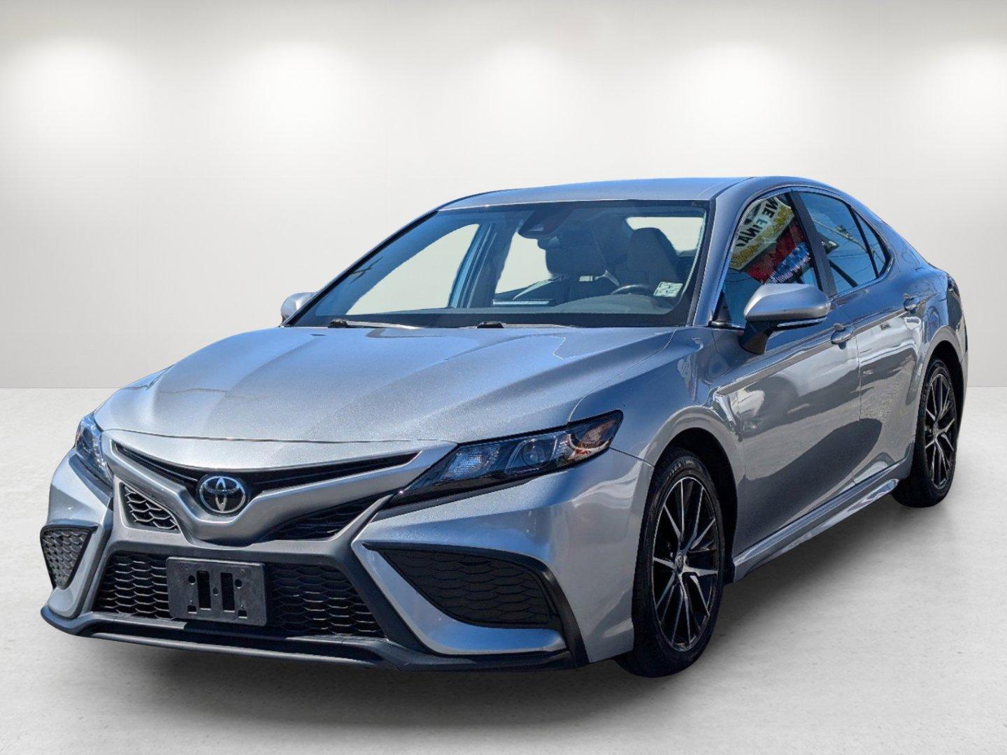 2022 Toyota Camry SE (4T1G11AKXNU) with an Regular Unleaded I-4 2.5 L/152 engine, 8-Speed Automatic w/OD transmission, located at 521 Old Farm Lane Rd, Prattville, AL, 36066, (334) 325-1505, 32.482460, -86.416367 - 2022 Toyota Camry SE - Photo#0