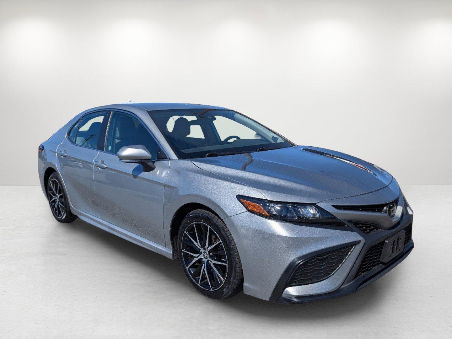 2022 Toyota Camry SE (4T1G11AKXNU) with an Regular Unleaded I-4 2.5 L/152 engine, 8-Speed Automatic w/OD transmission, located at 3959 U.S. 80 W, Phenix City, AL, 36870, (334) 297-4885, 32.469296, -85.135185 - 2022 Toyota Camry SE - Photo#2