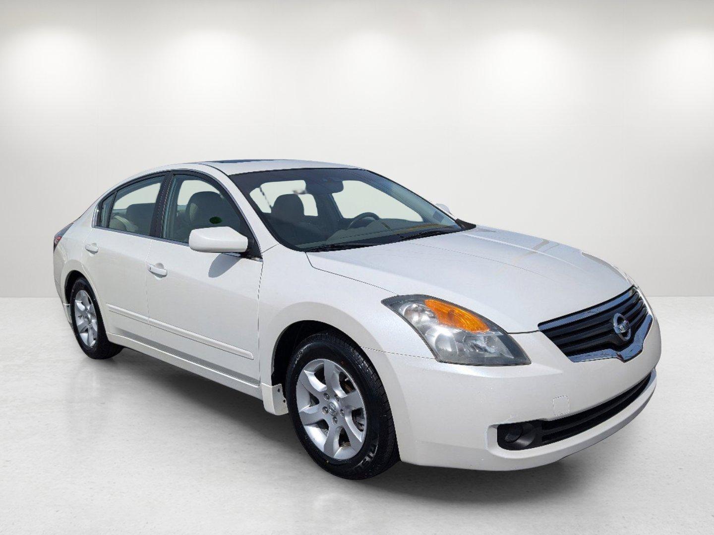 2009 /Blonde Nissan Altima 2.5 SL (1N4AL21EX9N) with an Gas I4 2.5L/ engine, 1-Speed Continuously Variable transmission, located at 3959 U.S. 80 W, Phenix City, AL, 36870, (334) 297-4885, 32.469296, -85.135185 - 2009 Nissan Altima 2.5 SL - Photo#2