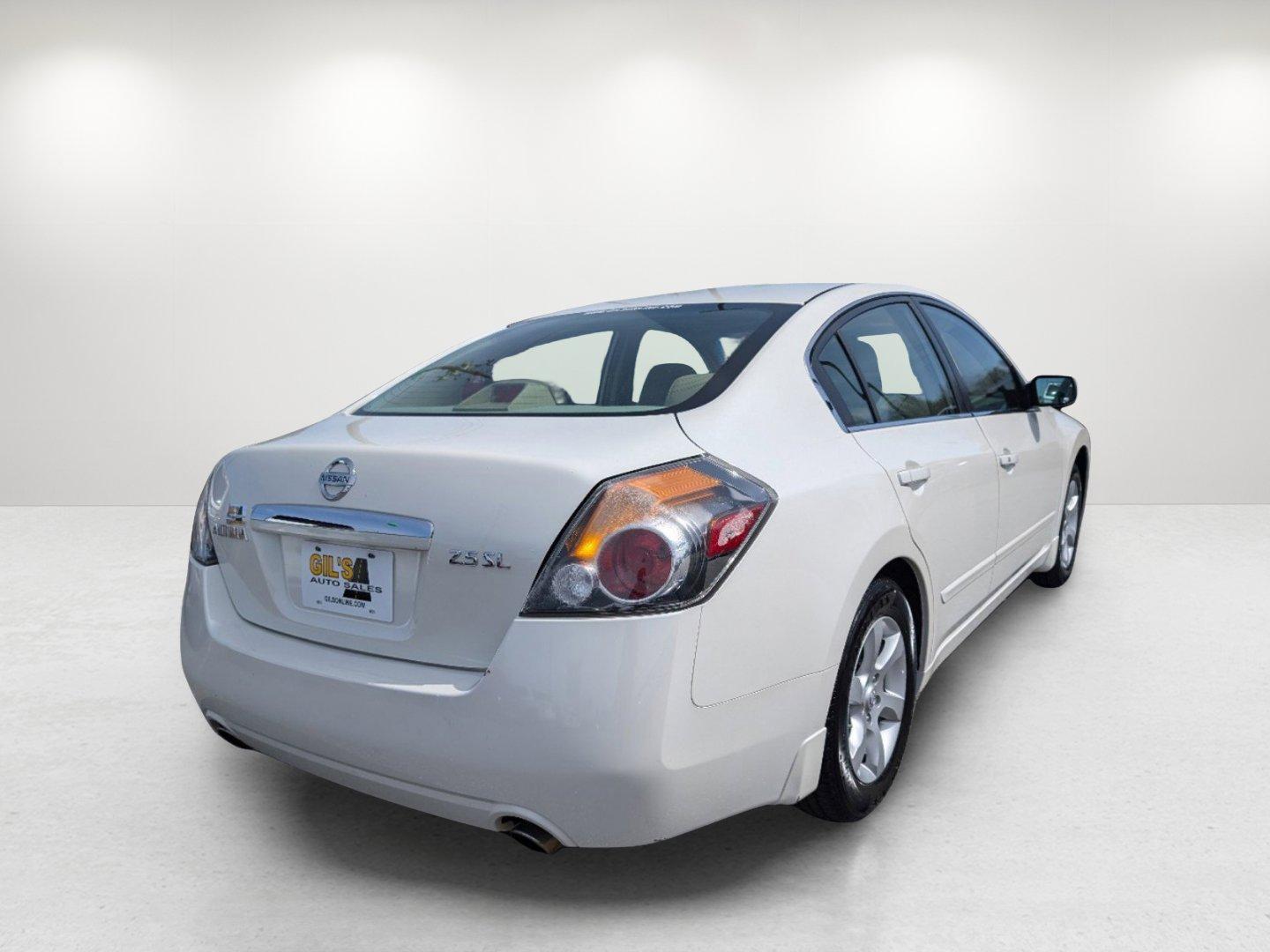 2009 /Blonde Nissan Altima 2.5 SL (1N4AL21EX9N) with an Gas I4 2.5L/ engine, 1-Speed Continuously Variable transmission, located at 3959 U.S. 80 W, Phenix City, AL, 36870, (334) 297-4885, 32.469296, -85.135185 - 2009 Nissan Altima 2.5 SL - Photo#4