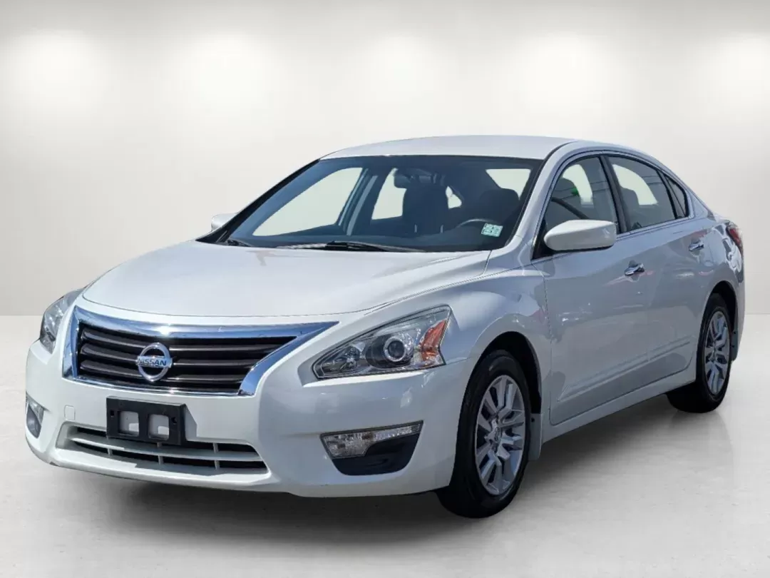 2015 /Charcoal Nissan Altima 2.5 S (1N4AL3AP8FC) with an Regular Unleaded I-4 2.5 L/152 engine, 1-Speed CVT w/OD transmission, located at 1430 Gateway Drive, Opelika, AL, 36801, (334) 239-0944, 32.637871, -85.409790 - 2015 Nissan Altima 2.5 S - Photo#0