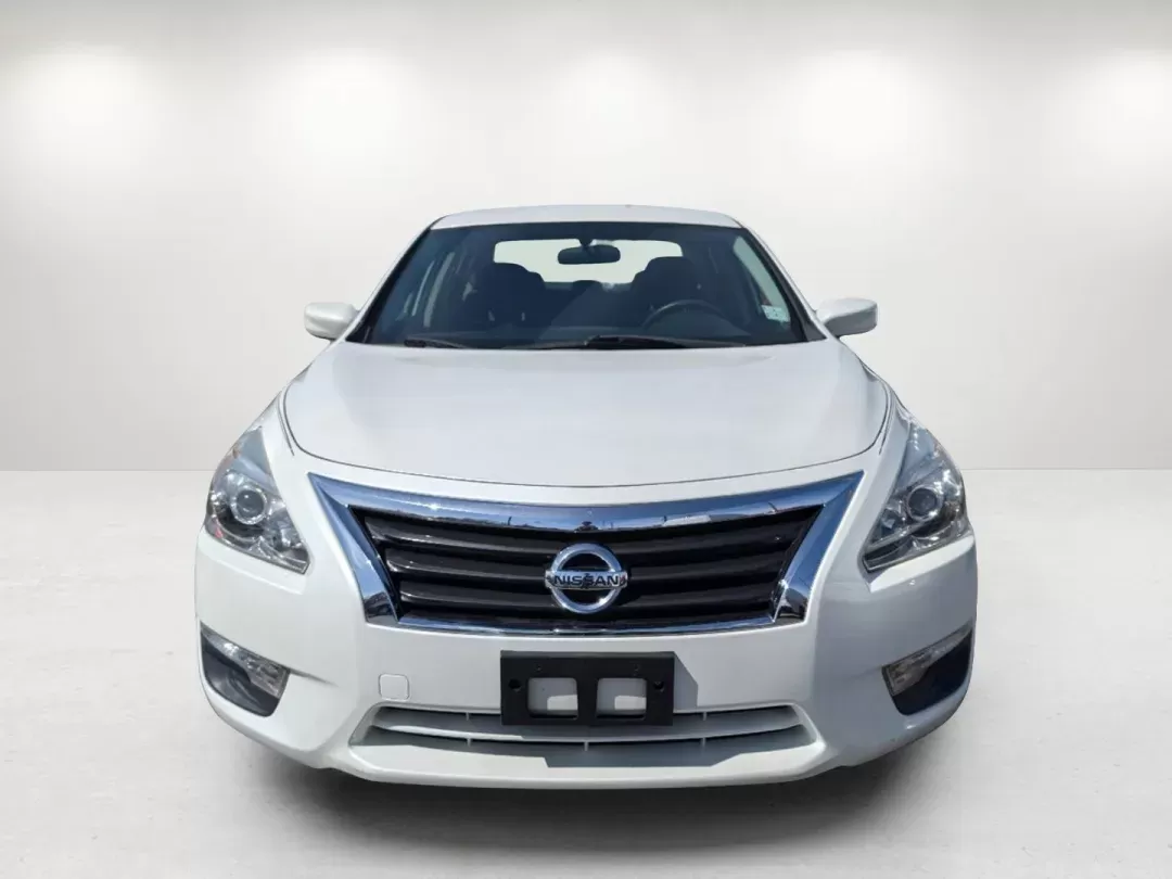 2015 /Charcoal Nissan Altima 2.5 S (1N4AL3AP8FC) with an Regular Unleaded I-4 2.5 L/152 engine, 1-Speed CVT w/OD transmission, located at 1430 Gateway Drive, Opelika, AL, 36801, (334) 239-0944, 32.637871, -85.409790 - 2015 Nissan Altima 2.5 S - Photo#7