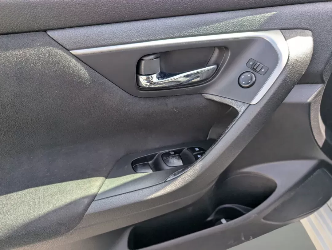 2015 /Charcoal Nissan Altima 2.5 S (1N4AL3AP8FC) with an Regular Unleaded I-4 2.5 L/152 engine, 1-Speed CVT w/OD transmission, located at 1430 Gateway Drive, Opelika, AL, 36801, (334) 239-0944, 32.637871, -85.409790 - 2015 Nissan Altima 2.5 S - Photo#8