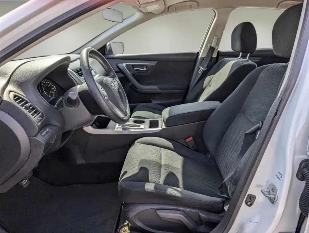 2015 /Charcoal Nissan Altima 2.5 S (1N4AL3AP8FC) with an Regular Unleaded I-4 2.5 L/152 engine, 1-Speed CVT w/OD transmission, located at 1430 Gateway Drive, Opelika, AL, 36801, (334) 239-0944, 32.637871, -85.409790 - 2015 Nissan Altima 2.5 S - Photo#9