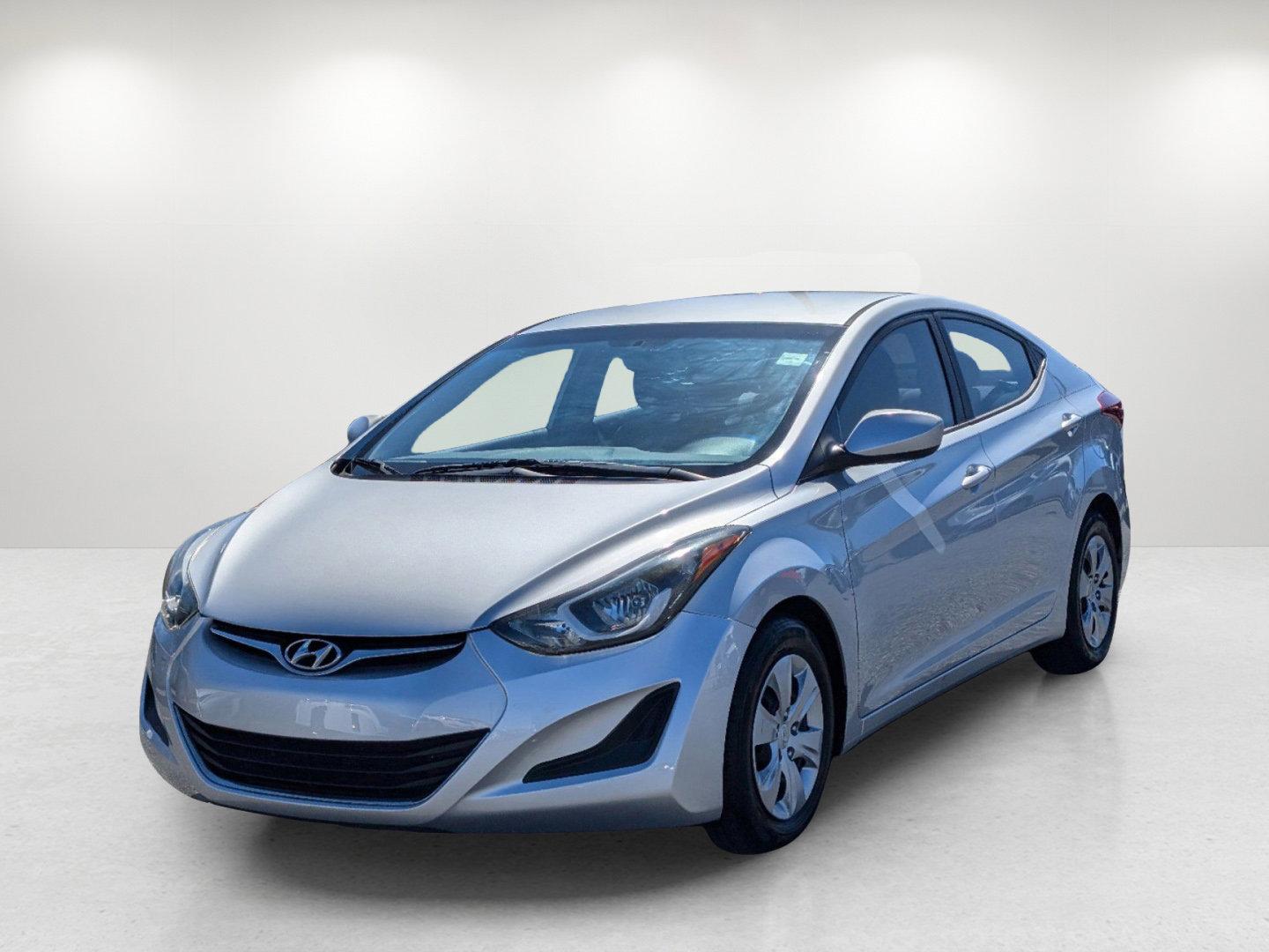 2016 /Gray Hyundai Elantra SE (5NPDH4AE1GH) with an Regular Unleaded I-4 1.8 L/110 engine, 6-Speed Automatic w/OD transmission, located at 521 Old Farm Lane Rd, Prattville, AL, 36066, (334) 325-1505, 32.482460, -86.416367 - 2016 Hyundai Elantra SE - Photo#0