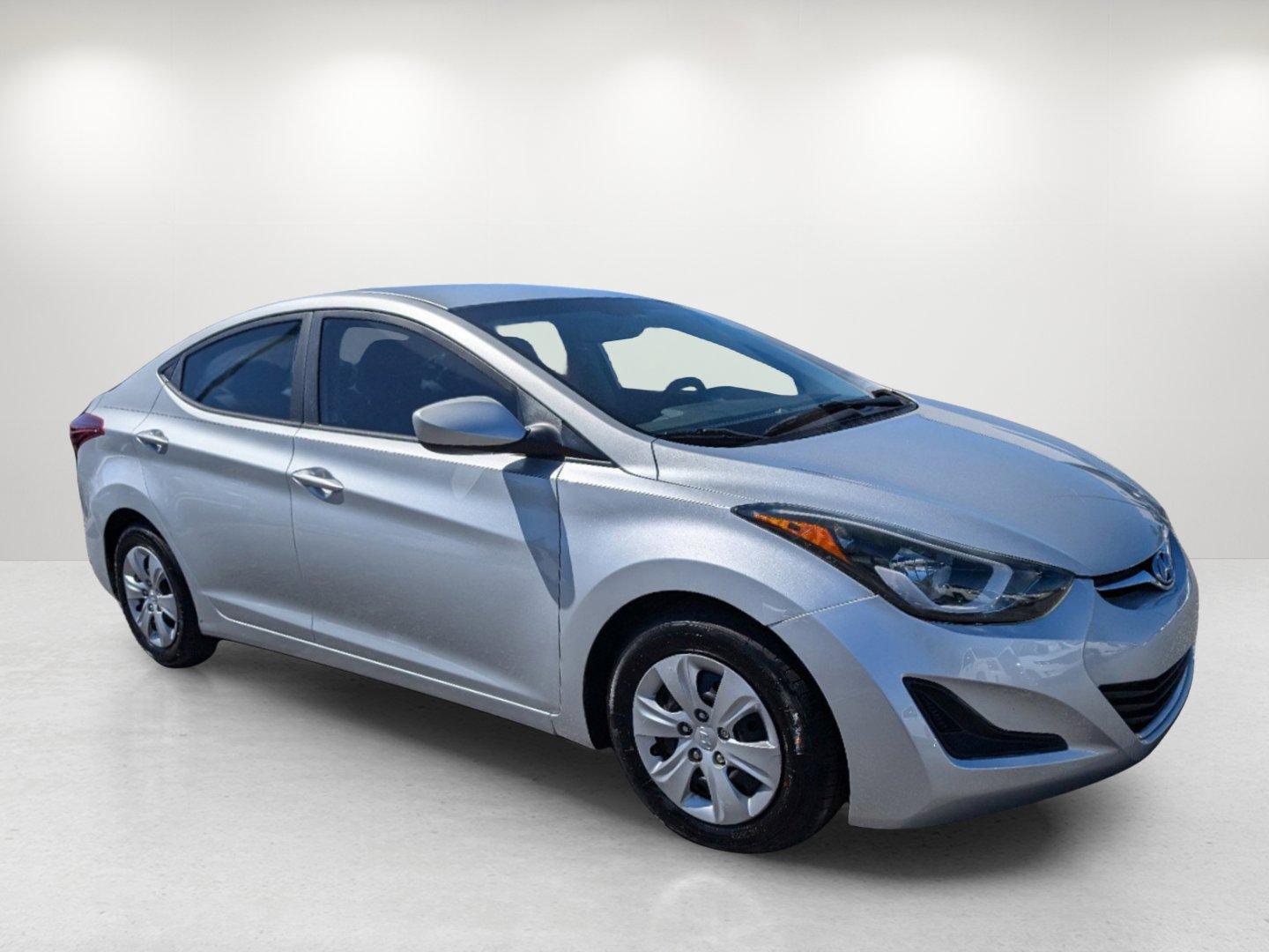 2016 /Gray Hyundai Elantra SE (5NPDH4AE1GH) with an Regular Unleaded I-4 1.8 L/110 engine, 6-Speed Automatic w/OD transmission, located at 521 Old Farm Lane Rd, Prattville, AL, 36066, (334) 325-1505, 32.482460, -86.416367 - 2016 Hyundai Elantra SE - Photo#2