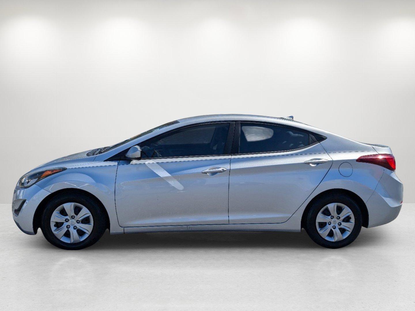 2016 /Gray Hyundai Elantra SE (5NPDH4AE1GH) with an Regular Unleaded I-4 1.8 L/110 engine, 6-Speed Automatic w/OD transmission, located at 521 Old Farm Lane Rd, Prattville, AL, 36066, (334) 325-1505, 32.482460, -86.416367 - 2016 Hyundai Elantra SE - Photo#7