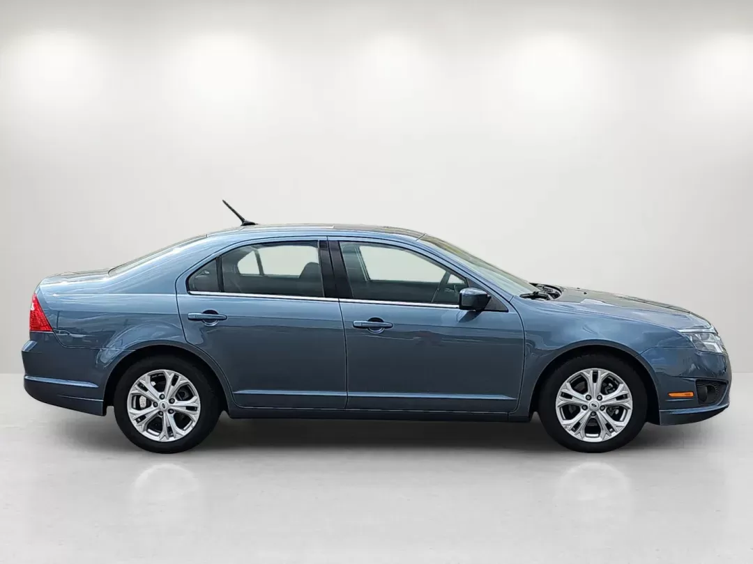 2012 /Charcoal Black Ford Fusion SE (3FAHP0HA0CR) with an Gas I4 2.5L/152 engine, 6-Speed Automatic transmission, located at 7000 Northlake Connector, Columbus, GA, 31904, (706) 987-8085, 32.524975, -84.978134 - 2012 Ford Fusion SE - Photo#3