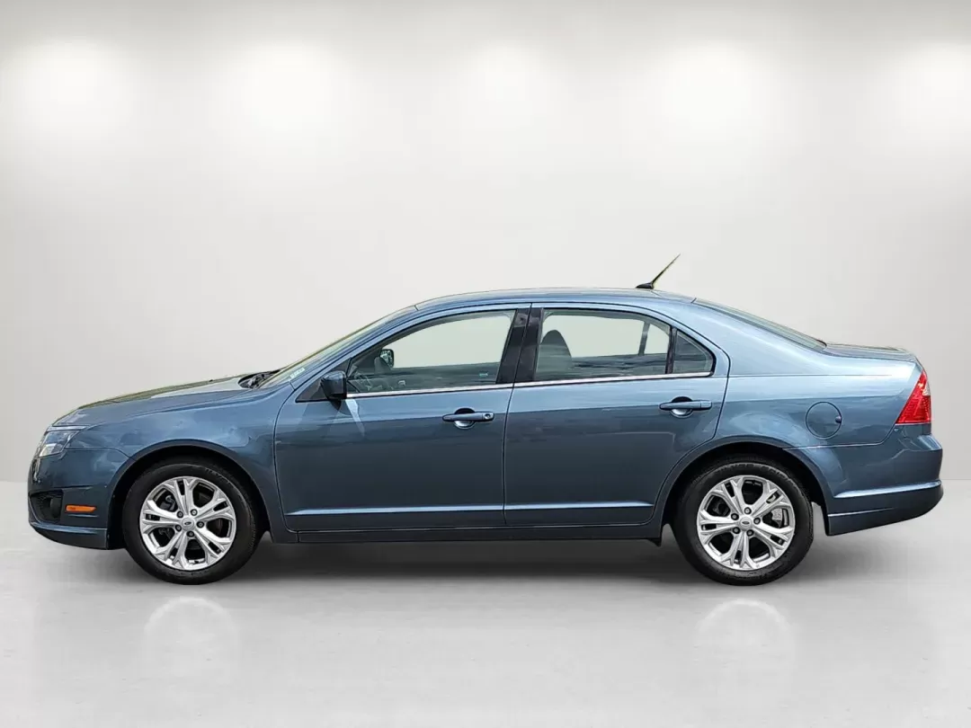 2012 /Charcoal Black Ford Fusion SE (3FAHP0HA0CR) with an Gas I4 2.5L/152 engine, 6-Speed Automatic transmission, located at 7000 Northlake Connector, Columbus, GA, 31904, (706) 987-8085, 32.524975, -84.978134 - 2012 Ford Fusion SE - Photo#7