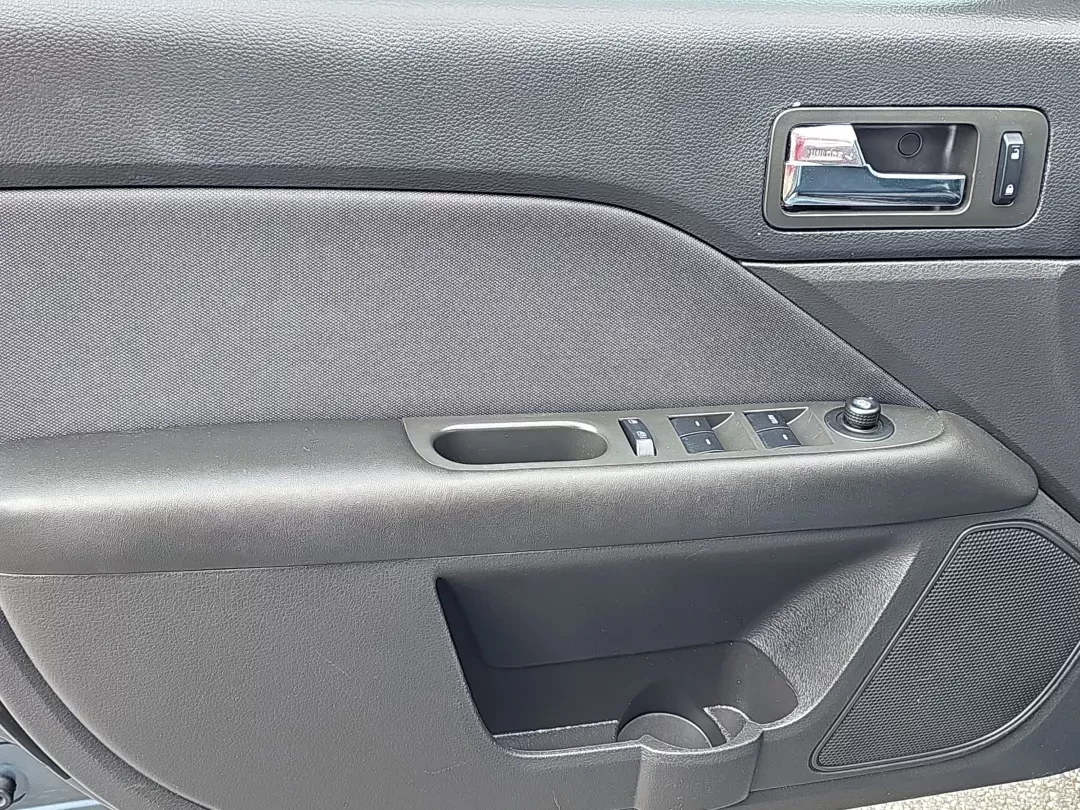 2012 /Charcoal Black Ford Fusion SE (3FAHP0HA0CR) with an Gas I4 2.5L/152 engine, 6-Speed Automatic transmission, located at 7000 Northlake Connector, Columbus, GA, 31904, (706) 987-8085, 32.524975, -84.978134 - 2012 Ford Fusion SE - Photo#8