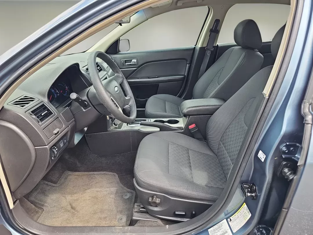 2012 /Charcoal Black Ford Fusion SE (3FAHP0HA0CR) with an Gas I4 2.5L/152 engine, 6-Speed Automatic transmission, located at 7000 Northlake Connector, Columbus, GA, 31904, (706) 987-8085, 32.524975, -84.978134 - 2012 Ford Fusion SE - Photo#9
