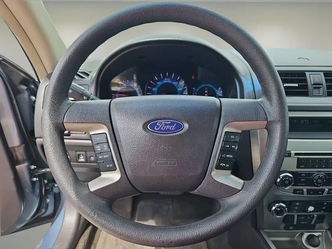 2012 /Charcoal Black Ford Fusion SE (3FAHP0HA0CR) with an Gas I4 2.5L/152 engine, 6-Speed Automatic transmission, located at 7000 Northlake Connector, Columbus, GA, 31904, (706) 987-8085, 32.524975, -84.978134 - 2012 Ford Fusion SE - Photo#10